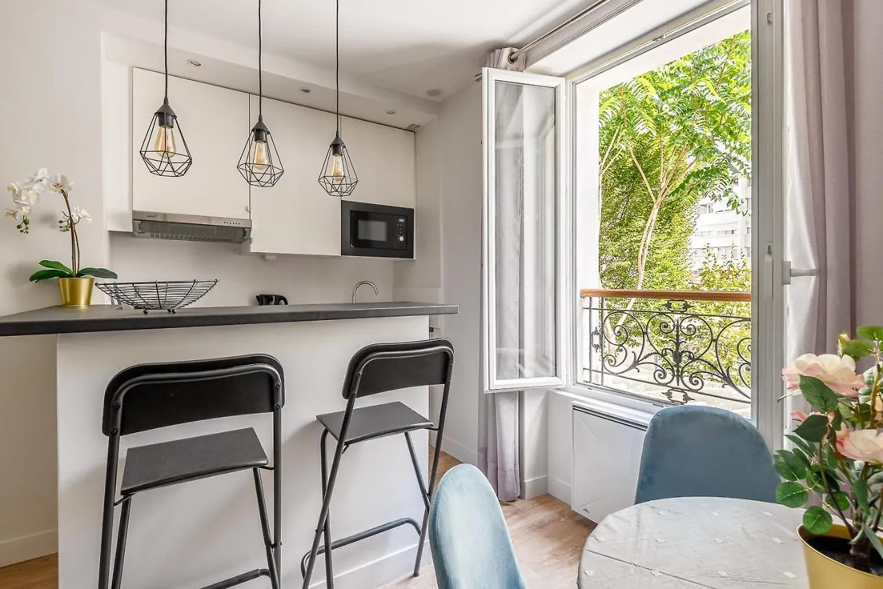 1 Bedroomed Apartment Repos 파리 프랑스