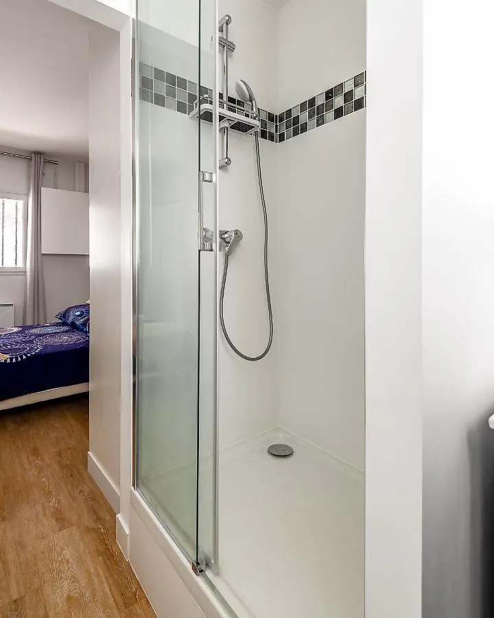 1 Bedroomed Apartment Repos Paris France