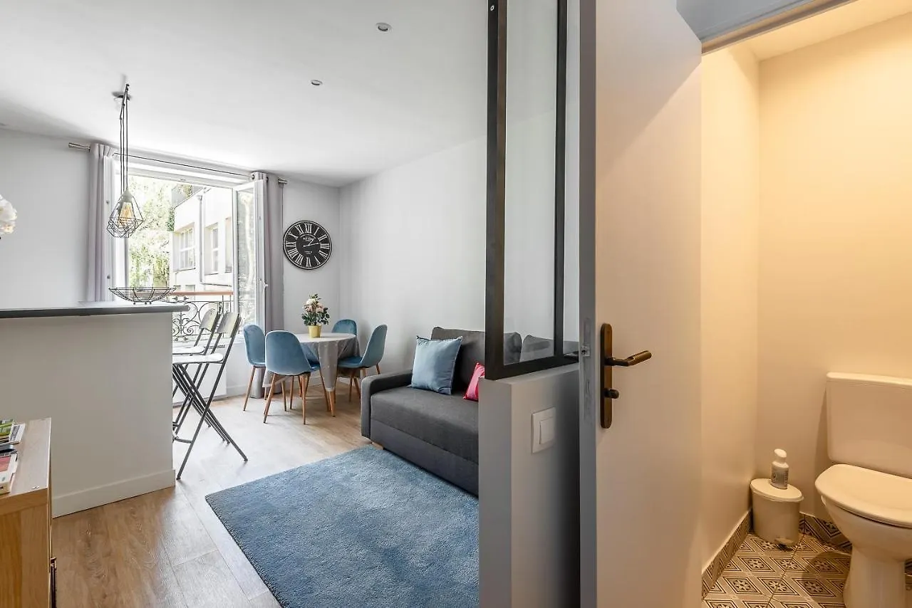 1 Bedroomed Apartment Repos Paris France