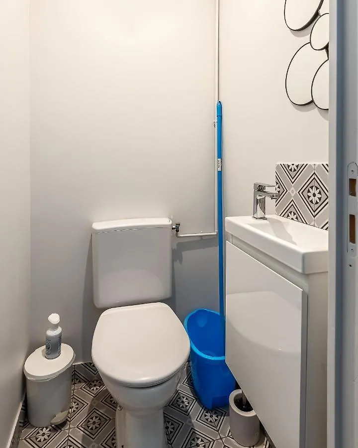 1 Bedroomed Apartment Repos Paris
