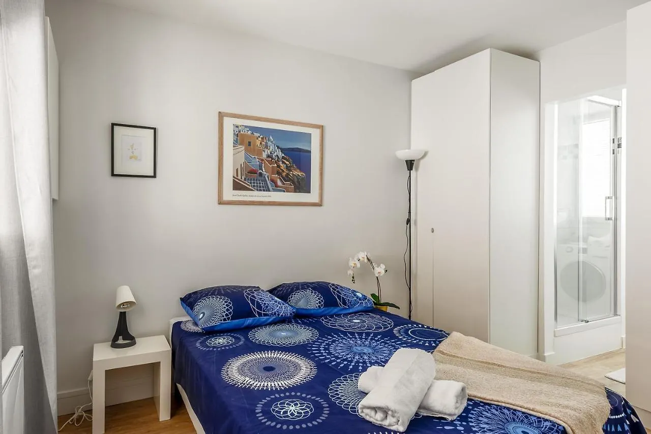 1 Bedroomed Apartment Repos Paris 0*,  France